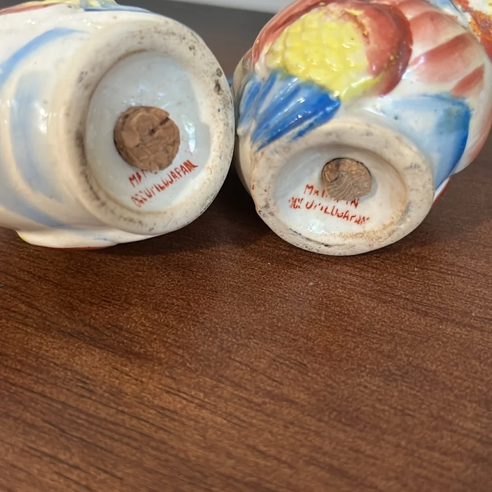 Vintage rooster and chicken salt/ pepper shakers